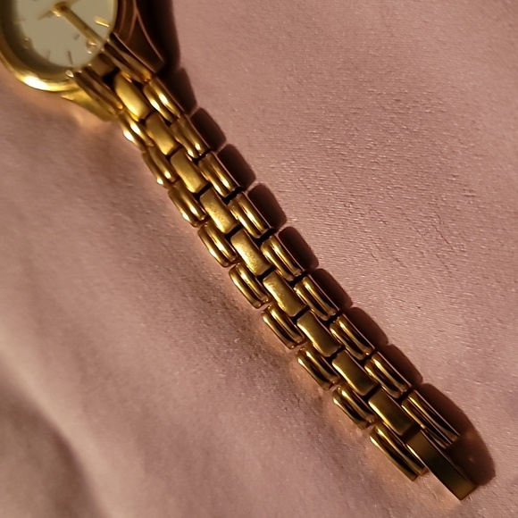 Timex Carriage‎ Women's Watch 24MM Gold Tone Bracelet Band 6" Wrist New Battery - Picture 5 of 8